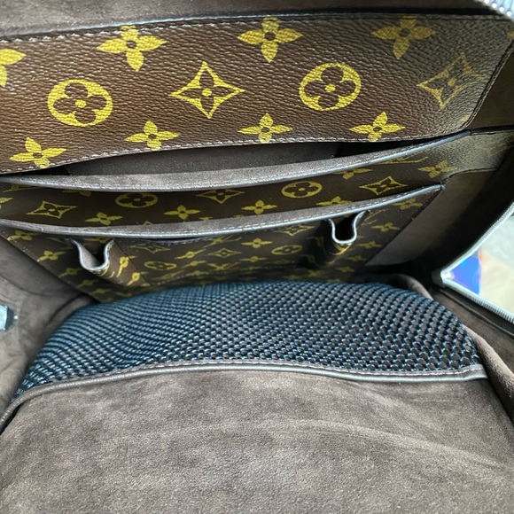 Louis Vuitton Marc Newson Sherling Fleece Backpac - Picture 9 of 16